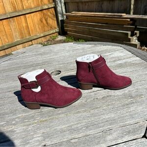 Market & Spruce Burgundy Faux Suede Odeya Bootie Inner Ankle Zipper size 6 wide‎